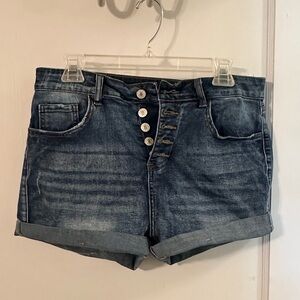 Button closure Jean shorts size M